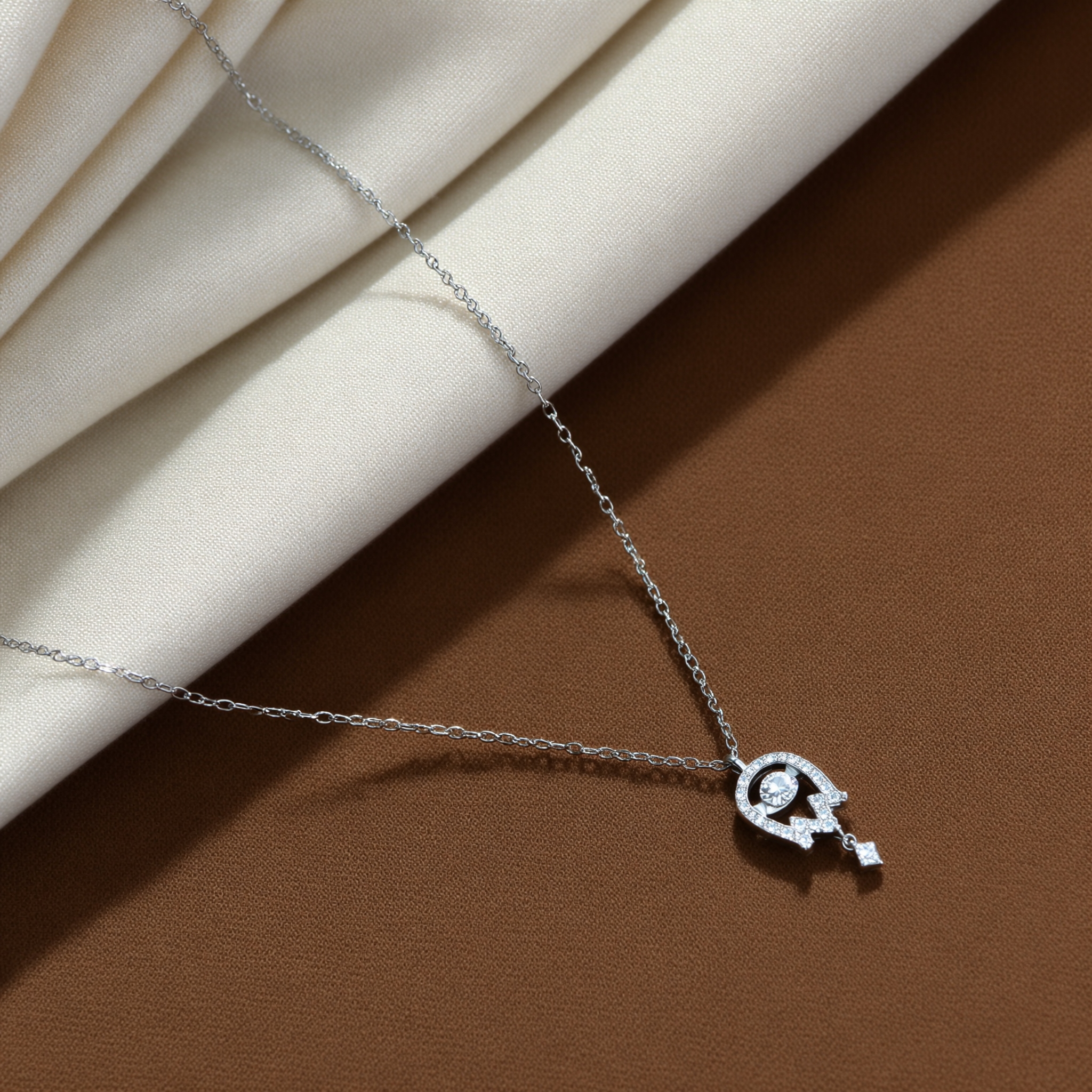 Zhuoheng Select s925 sterling silver Moissanite fashionable collarbone Necklace is versatile for women and elegant in style