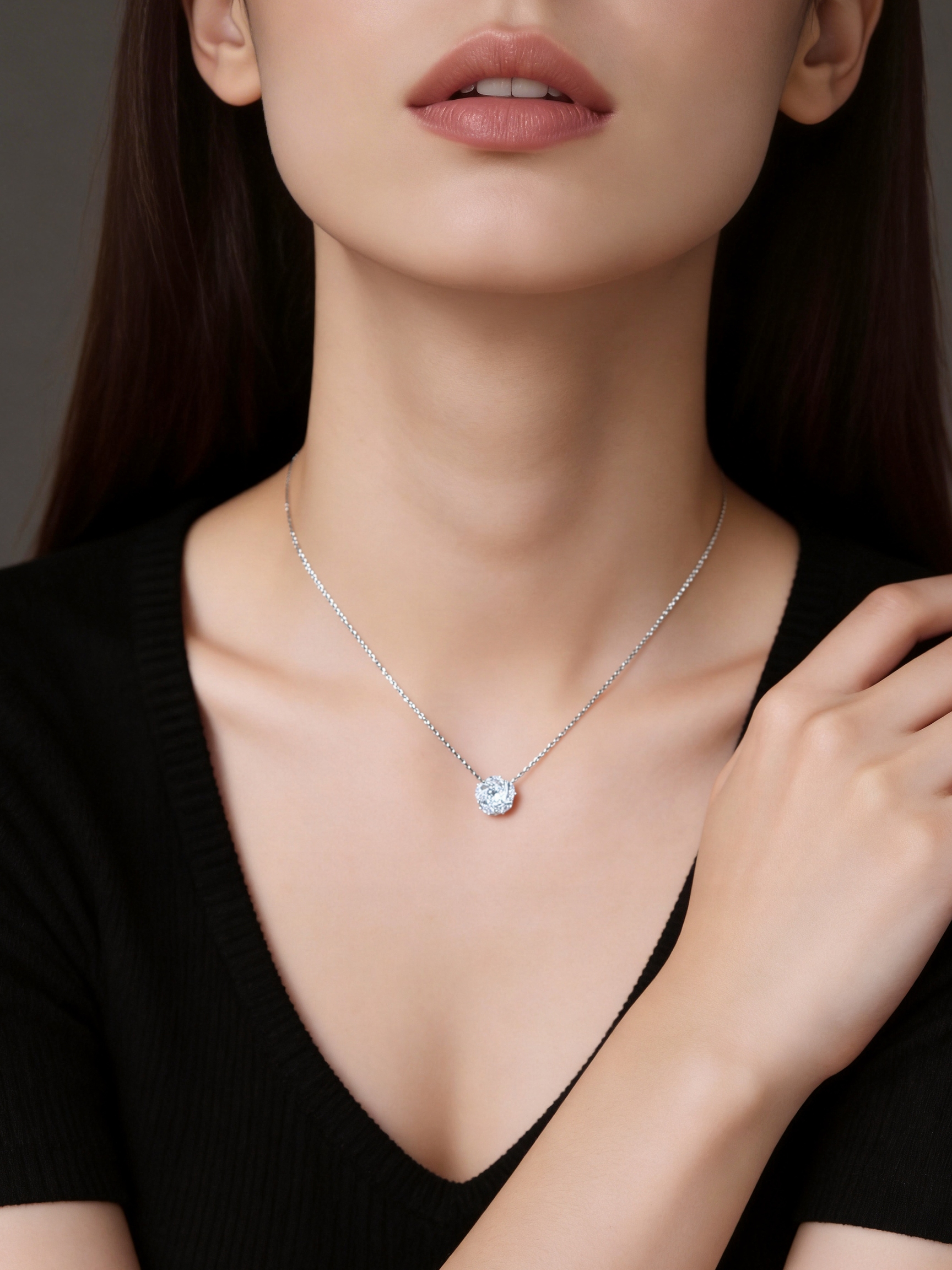 Zhuoheng Select s925 sterling Silver Star Style Rifu One Day Rotating Camellia Necklace, a new light luxury collarbone chain Application Scenario