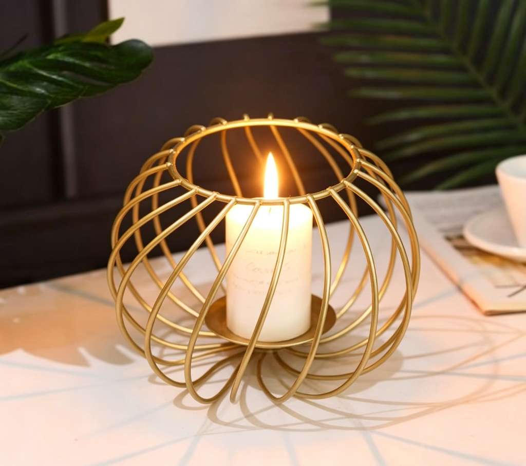Ironwork geometric line candlestick ornaments for home decoration are modern, creative, simple and elegant. Candlestick Application Scenario