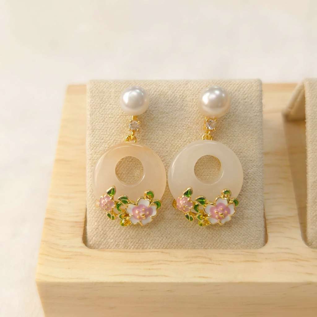 Pearl 925 silver long earrings for women, simple design, light luxury for daily use Application Scenario