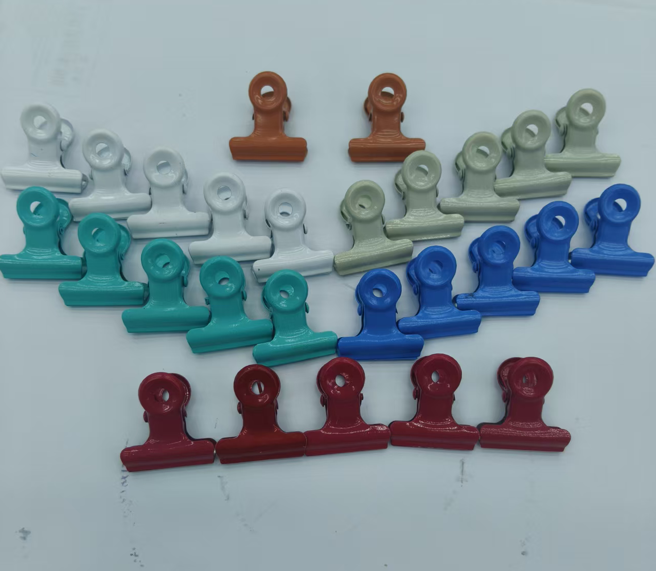 Factory direct sales of stainless steel clips, round ticket clips, round document clips, and round iron clips Application Scenario