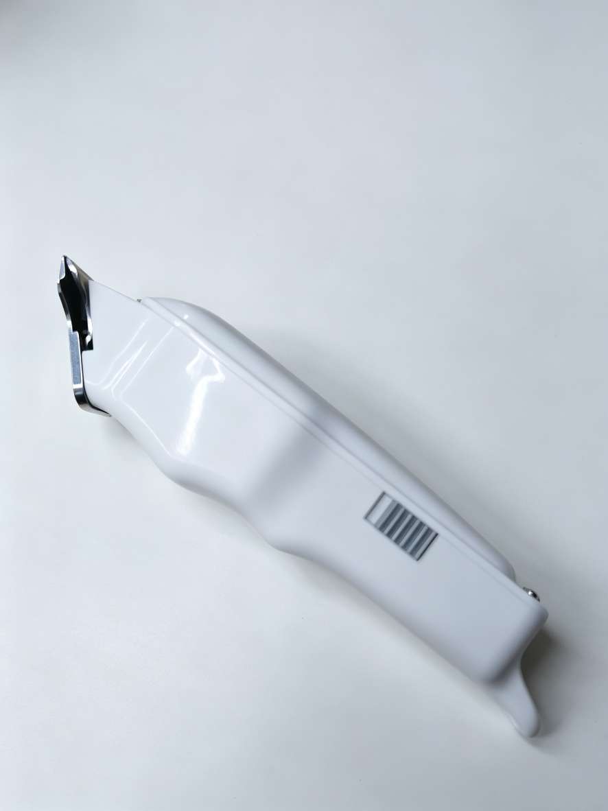 Professional electric hair clipper, electric hair clipper razor, electric hair clipper suitable for both adults and children, high-power hair scraper, plastic manual razor, manual shaving razor, hair removal device Application Scenario