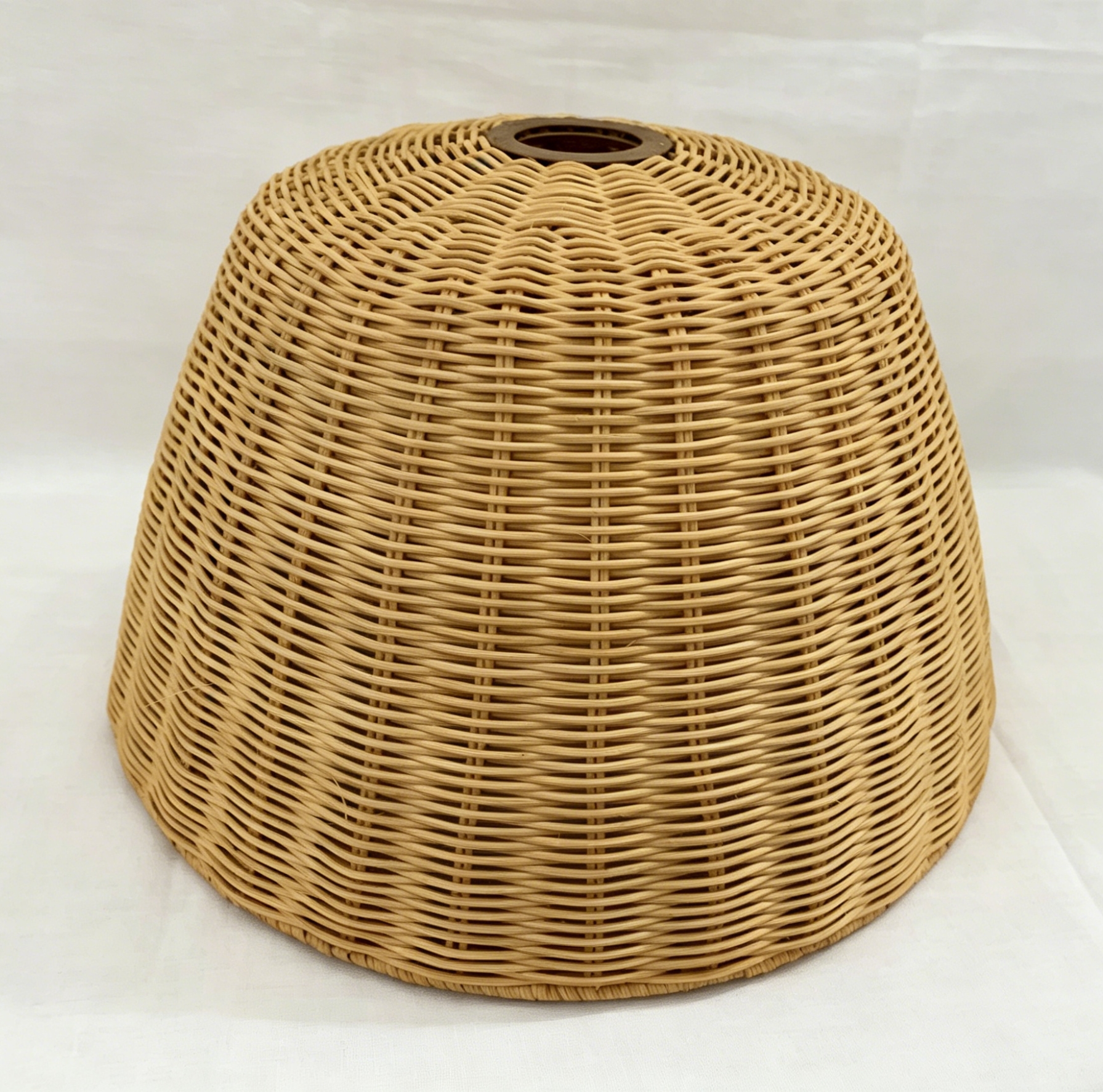 Light brown natural white vine closely woven Mid-Autumn Festival lantern lampshades, study and bedroom chandelier lampshades, dining room retro-style decorative lampshades, homestay decorative lampshades, country-themed dining room lampshades details Picture