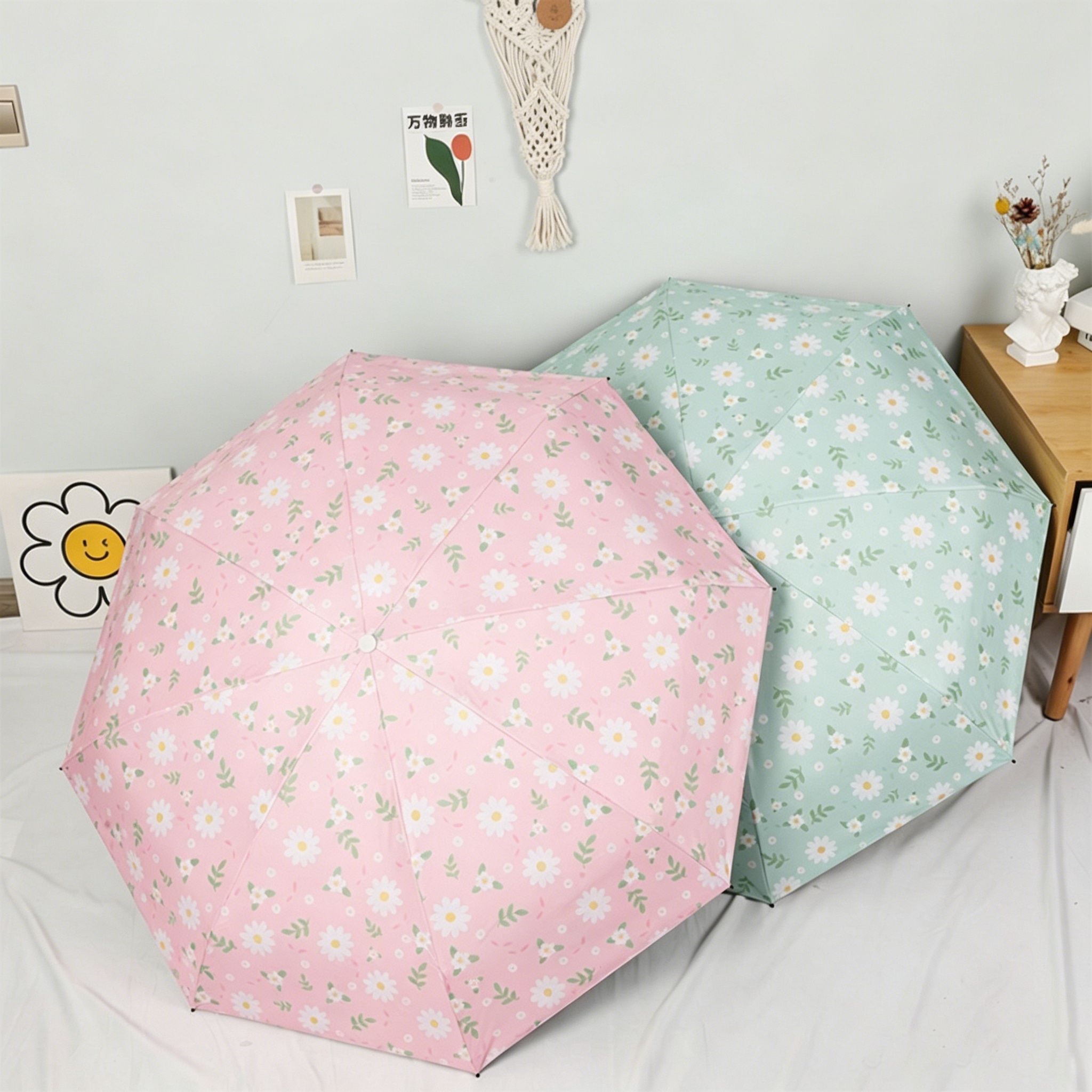 Hengdun Small Daisy Floral Folding Umbrella, women's black rubber sun protection and UV protection, suitable for both sunny and rainy days, wooden handle manual sunshade, comes with the same style bow umbrella cover, small and portable student commuting weatherproof sun umbrella Item Picture