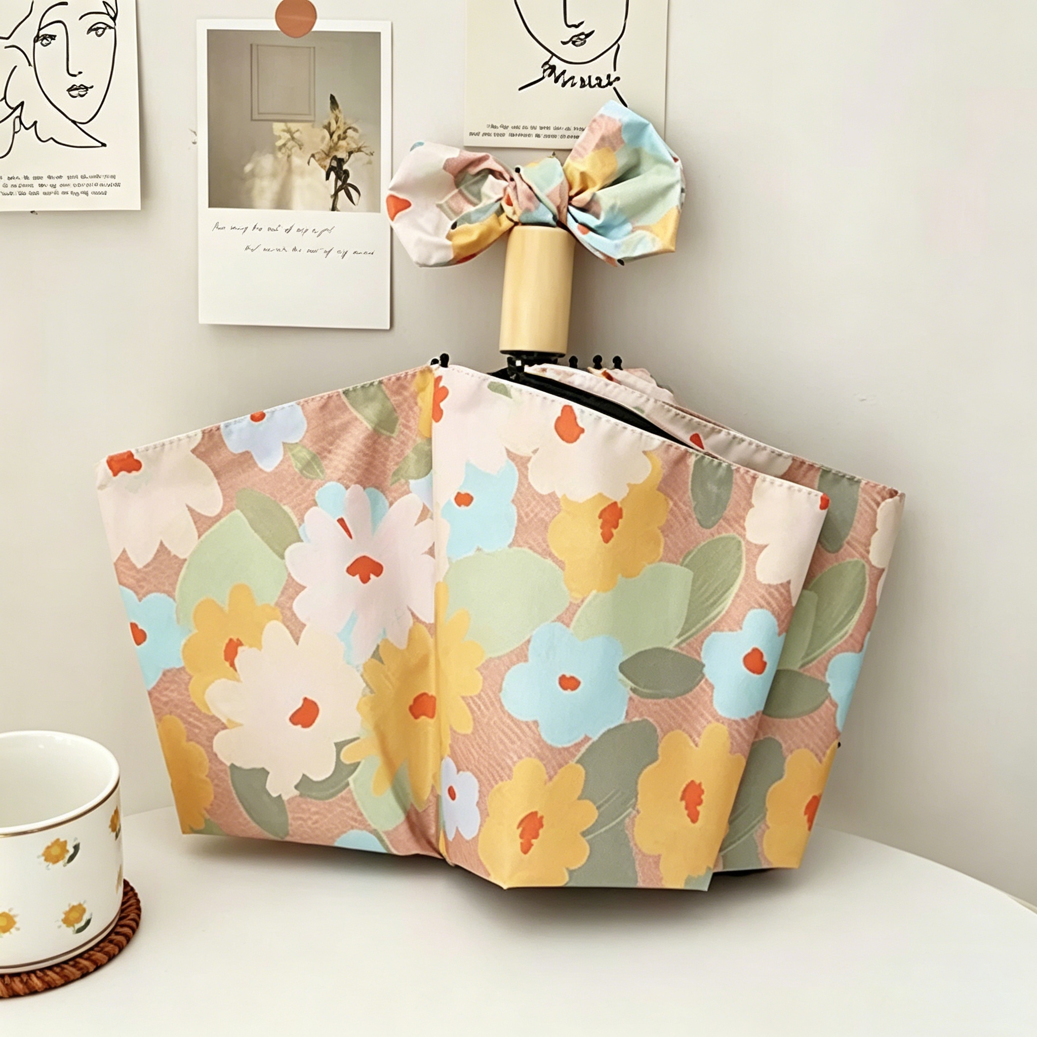 Hengdun Small Daisy Floral Folding Umbrella, women's black rubber sun protection and UV protection, suitable for both sunny and rainy days, wooden handle manual sunshade, comes with the same style bow umbrella cover, small and portable student commuting weatherproof sun umbrella