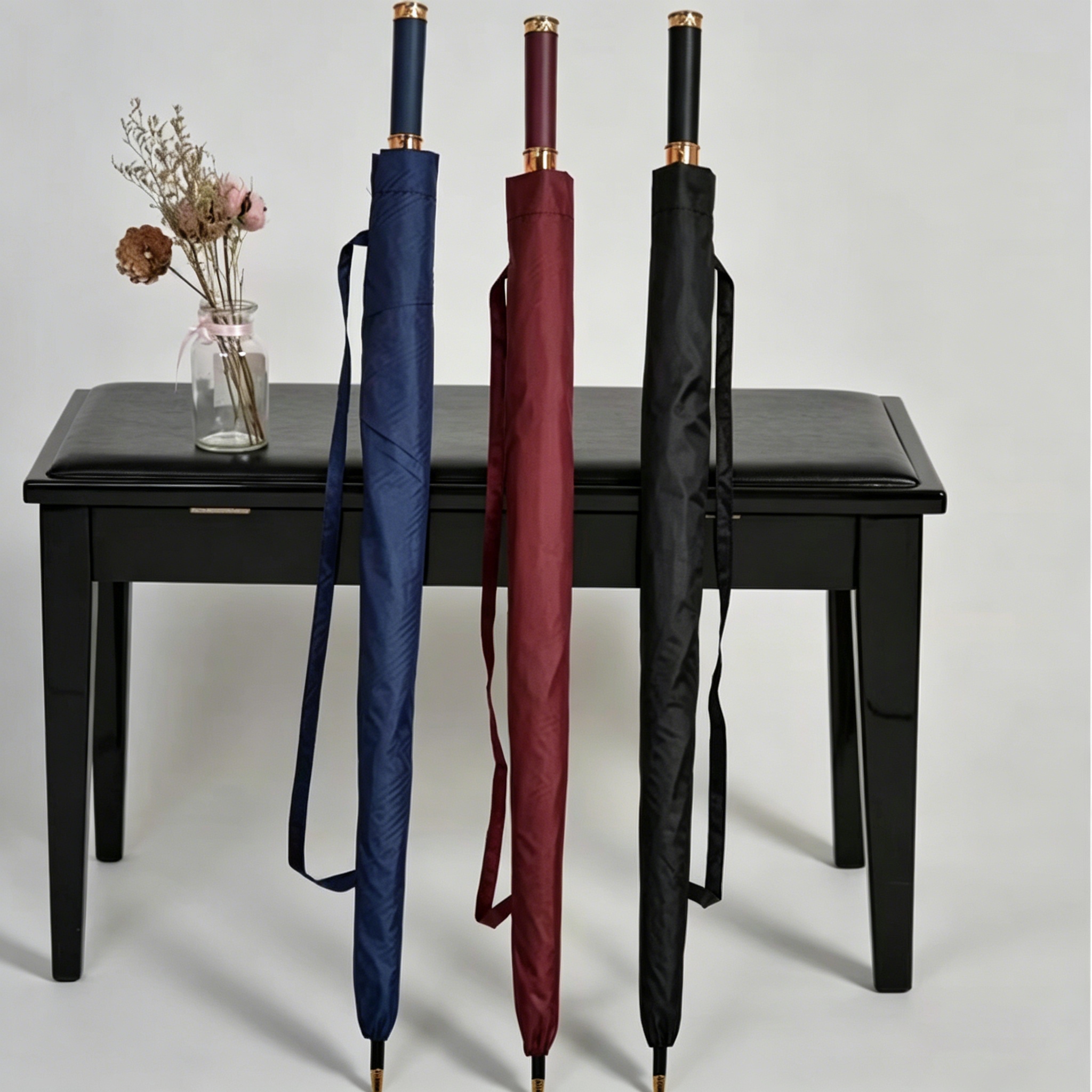 Hengdun offers 8-bone reinforced long-handled umbrellas in stock, black rubber for sun protection and shade, suitable for both sunny and rainy days, golf umbrellas, light luxury, large double-person umbrellas with golden handles, advertising umbrellas that can be printed, and wedding gift umbrellas for enterprises to purchase