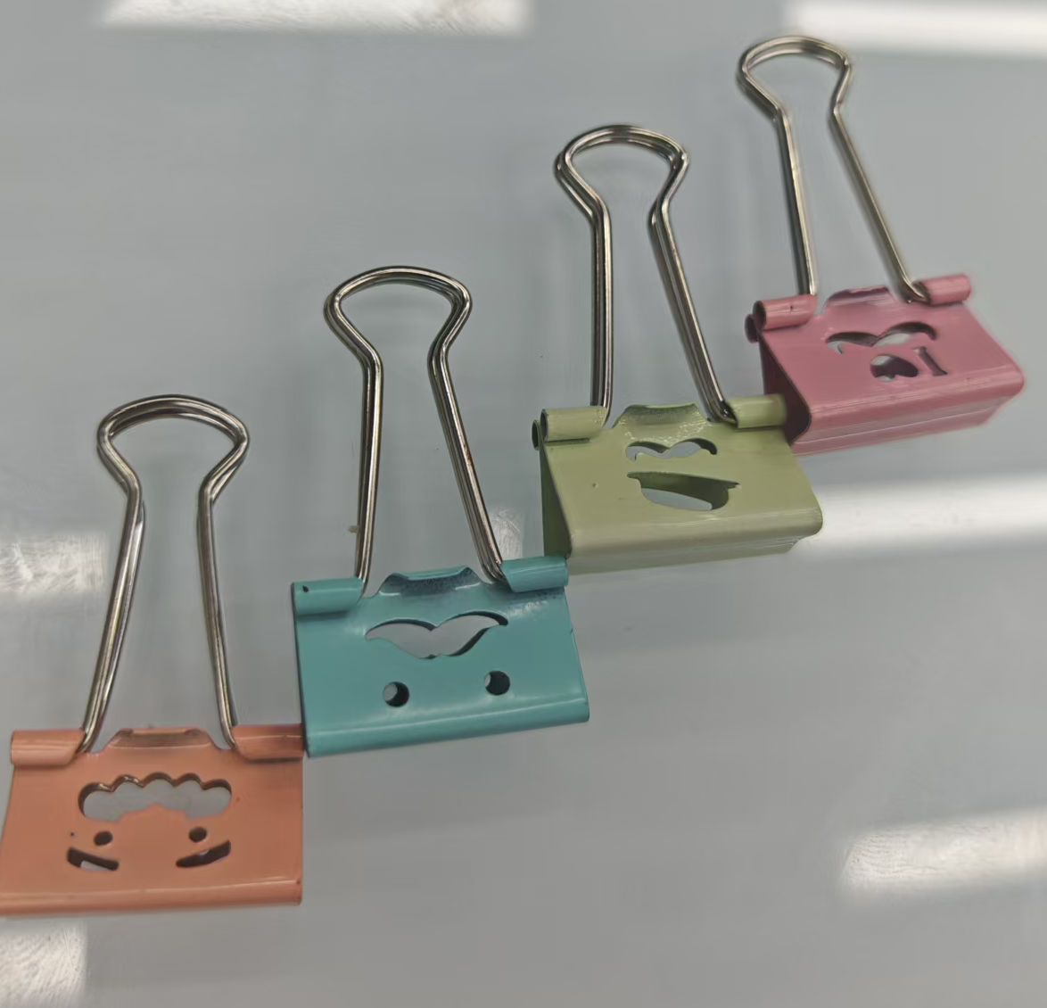 Wholesale of large 25MM long-tail color clips for effortless storage, including dovetail clips, metal document ticket holders, small clips, and stationery Specification image