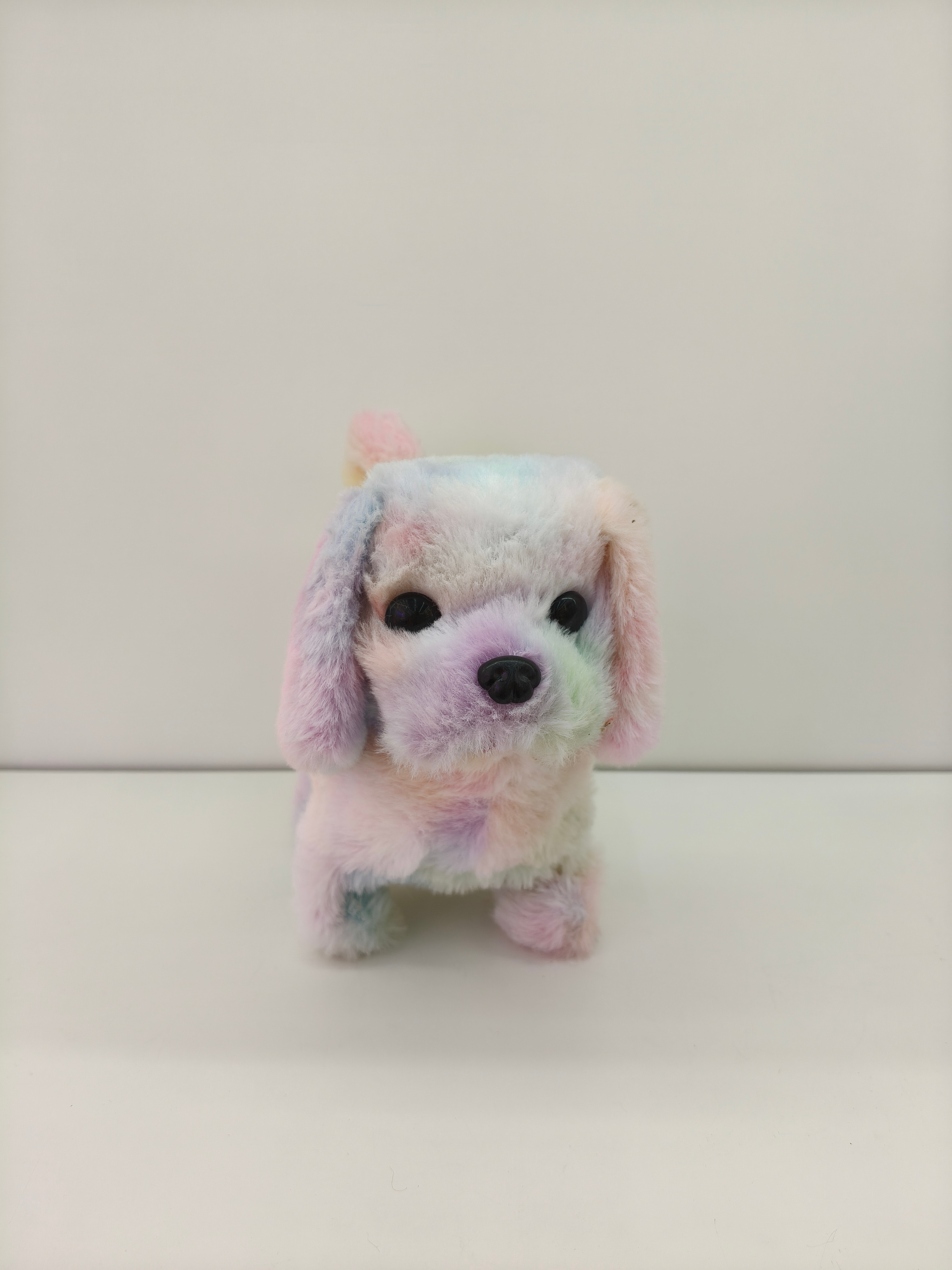 The simulated electric dog Rainbow Puppy can walk, bark, nod and wag its tail. It is a children's toy dog