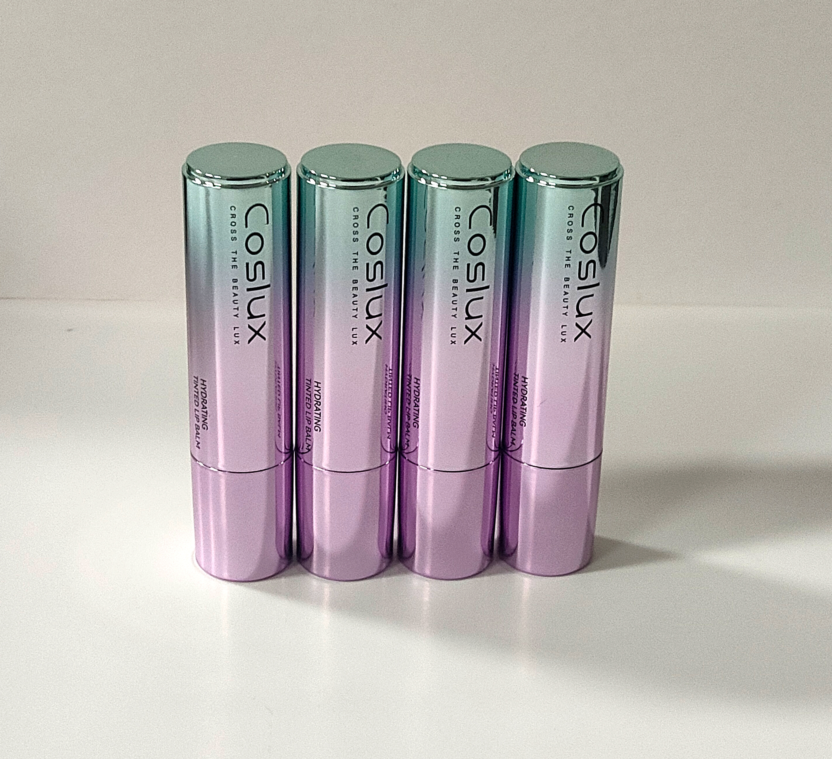 The moisturizing lip balm with a melting texture contains a heart-shaped core that moisturizes the lips and adds a bright color. The heart-shaped core is rich in moisturizing vitamin E, providing a bright color and a soft luster that nourishes and repairs the lip skin Specification image