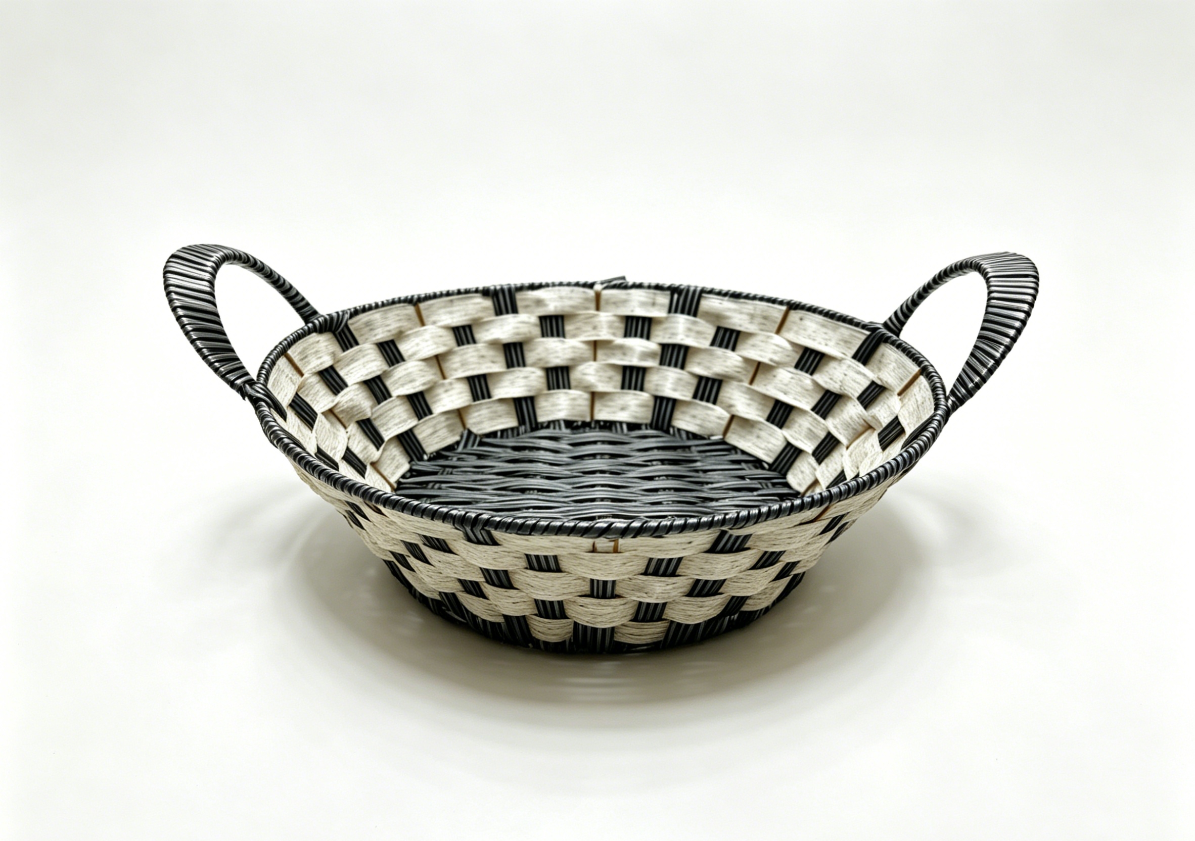 White and black round rubber rectangular lugs storage basin, fruit and snack basket, bread basket, toy storage basket, supermarket gift packaging basket, souvenir packaging basket, kitchen sauce storage basket, vegetable storage basket, tissue storage basket, cosmetics basket full image