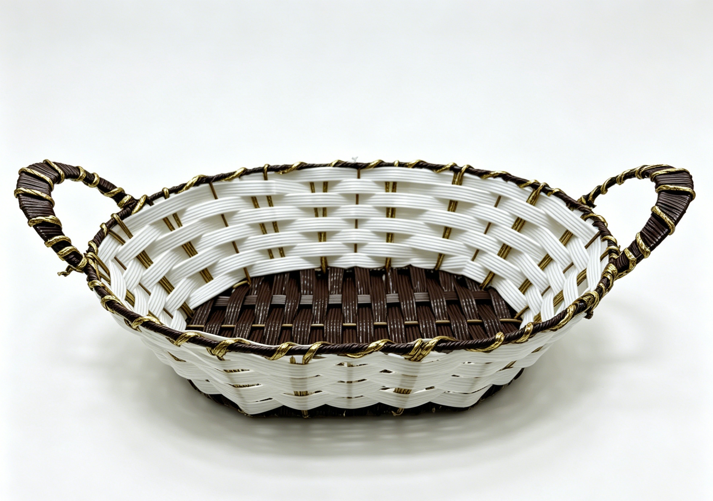 White brown rubber with golden thread egg-shaped ear-pulling storage basin, fruit and snack basket, bread basket, toy storage basket, supermarket gift packaging basket, souvenir packaging basket, kitchen sauce storage basket, vegetable basket, tissue storage basket, cosmetics basket Application Scenario
