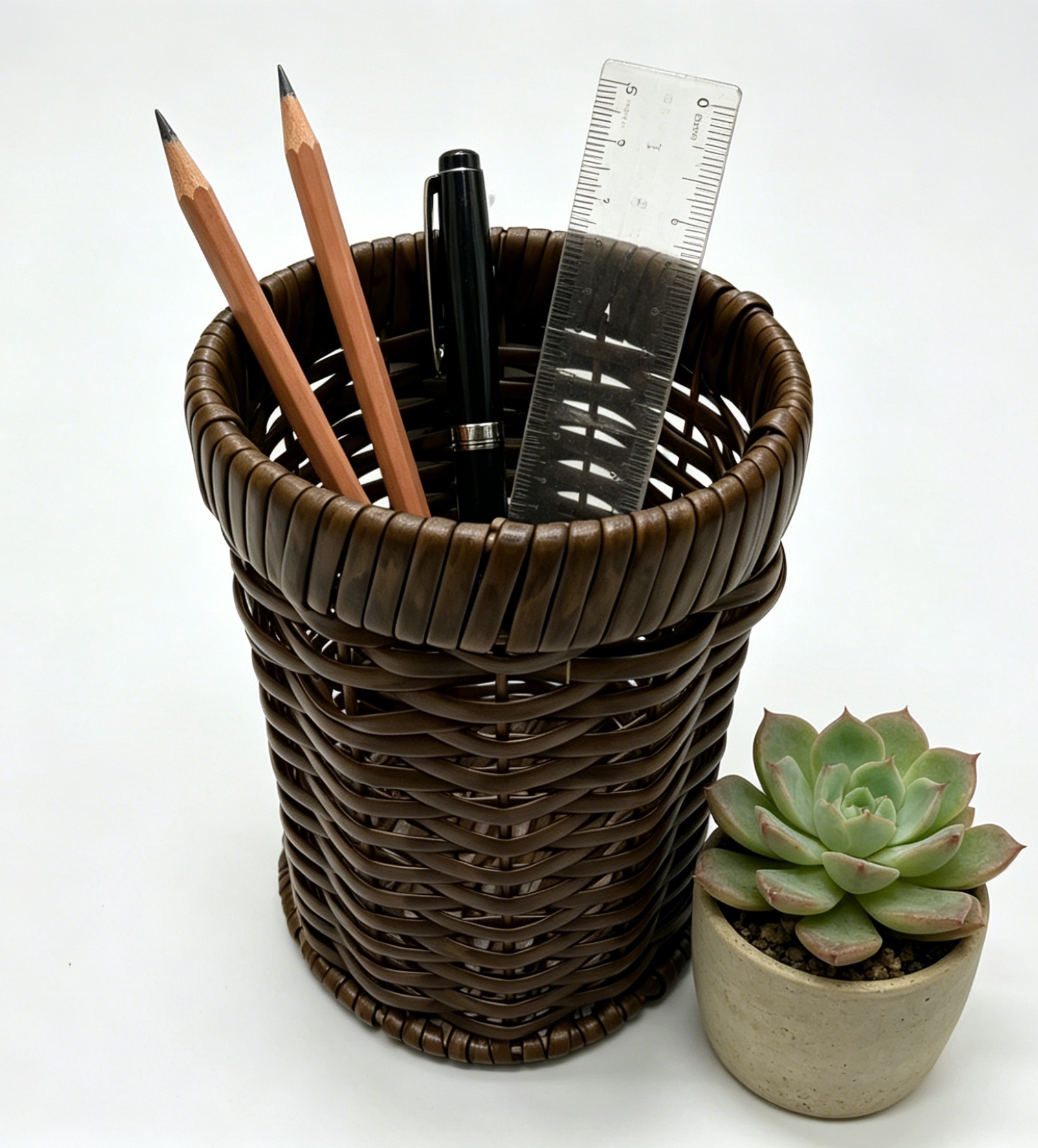 Brown imitation rattan woven round pen holder, pencil, black pen, slanted pen holder, teacher's stationery pen holder, tape measure, ruler, straight tube cup, home small items storage items Specification image