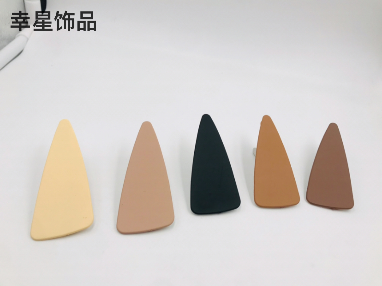 The side bangs clip of the hair clip, the simple bb clip for autumn and winter, the frosted clip on the front forehead, and the seamless hair clip accessory details Picture