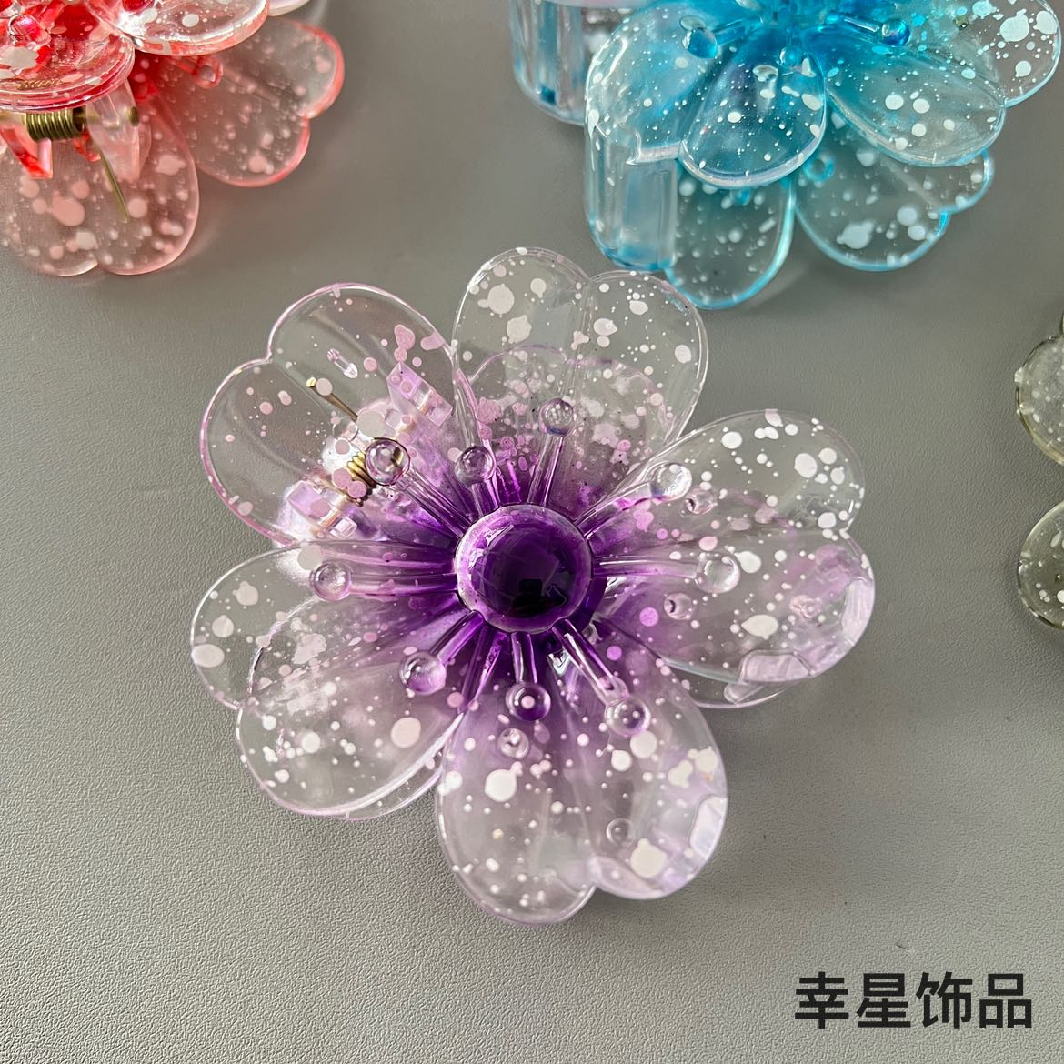 8cm fashionable new gradient frangipani flower clip, back of the head updo, shark clip hair accessory Application Scenario