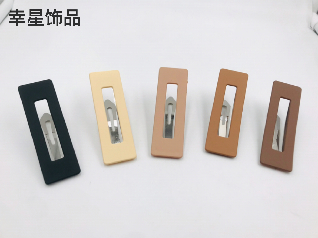 The side bangs clip of the hair clip, the simple bb clip for autumn and winter, the frosted clip on the front forehead, and the seamless hair clip accessory Application Scenario