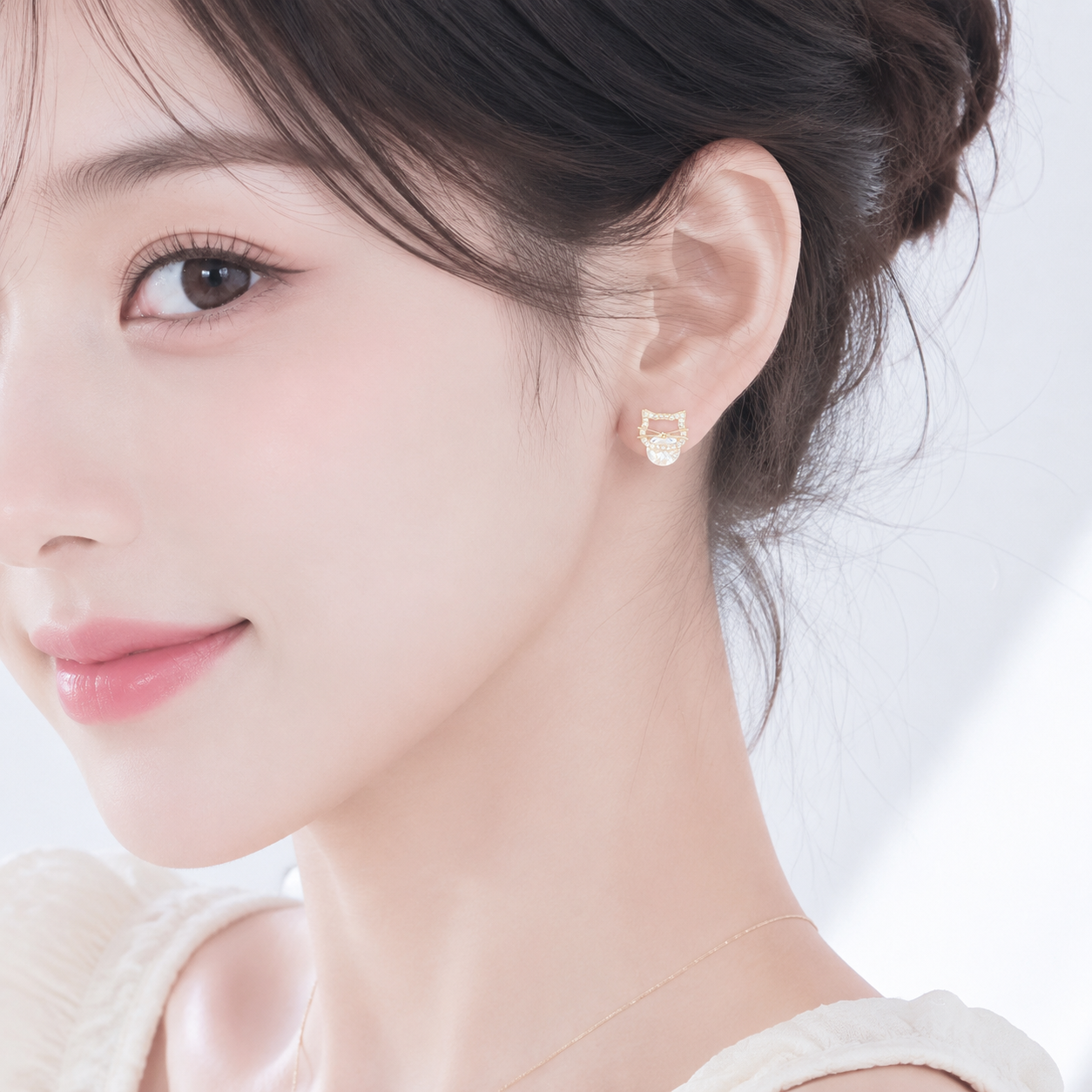Golden hollowed-out cat stud earrings for girls, cute heart, big beard, teardrop zircon, a niche and versatile daily outfit for girls pic 7