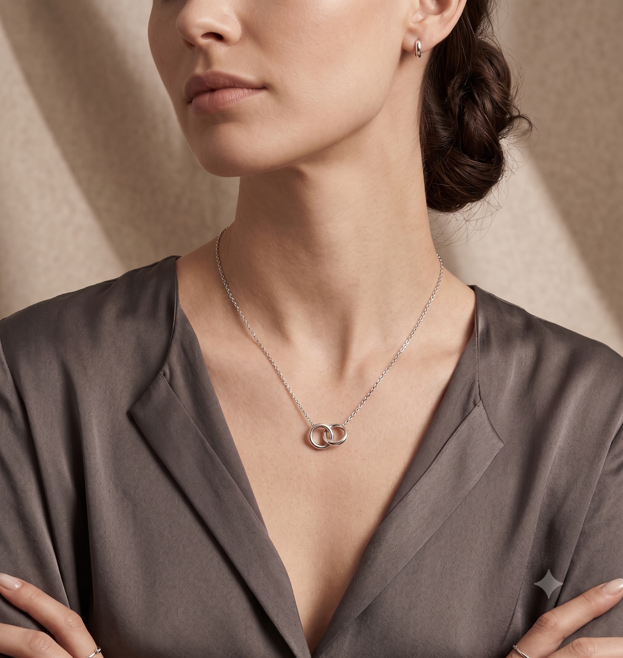 The interlocking silver pure silver double-loop overlapping necklace exudes a high-end design sense for commuting Specification image