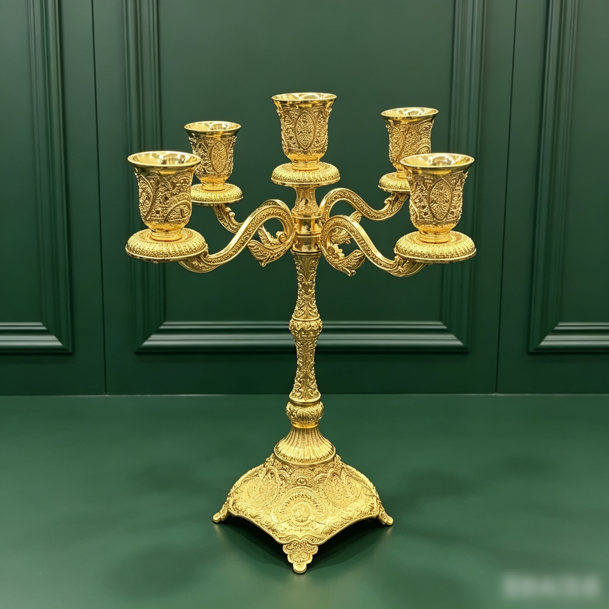 Candelabro con cinco cabezas