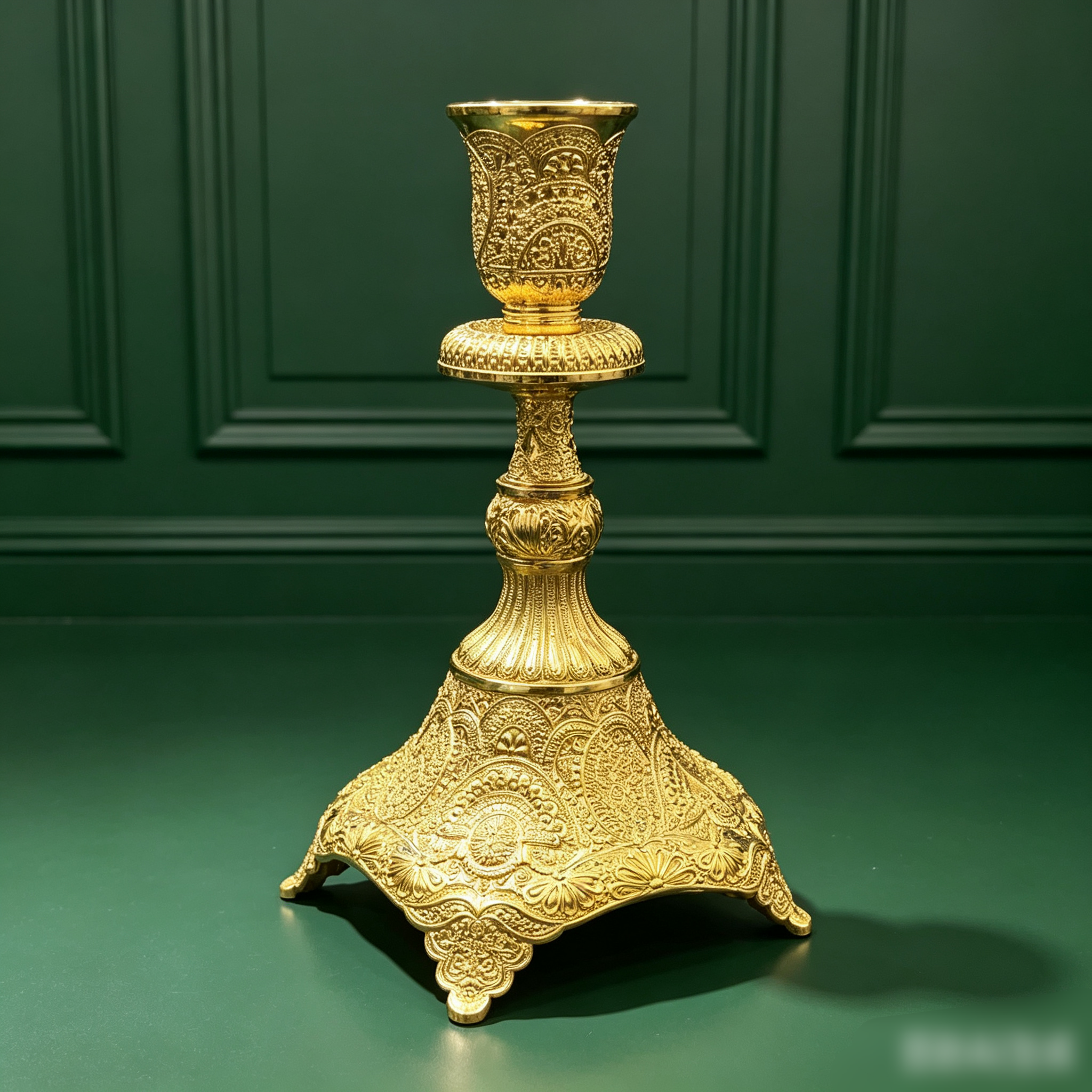 Candelabro de cabeza baja con flores de seda