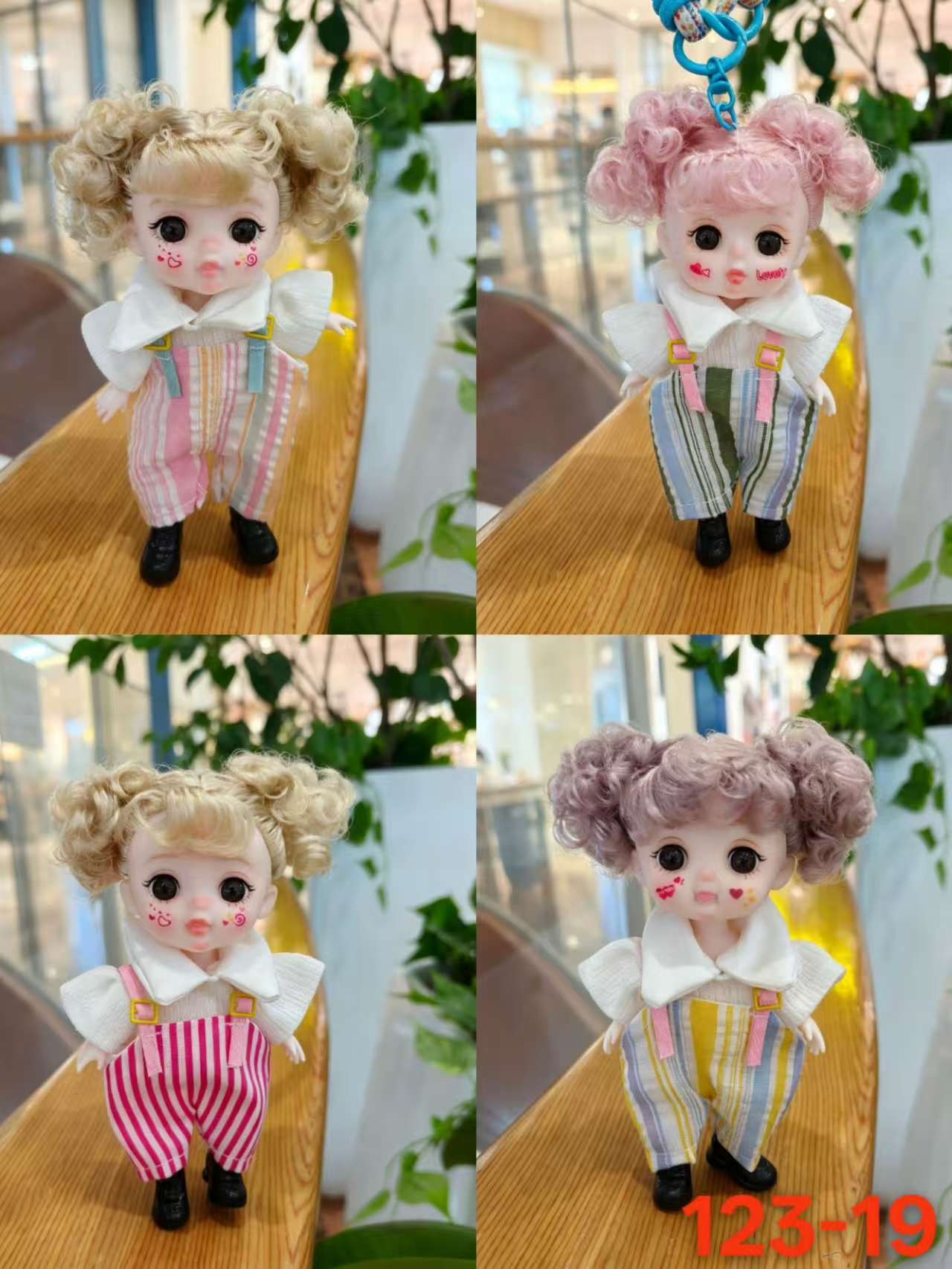 The long-legged doll keychain simulates moving joints and comes in a variety of styles. The clothes are exquisitely crafted details Picture