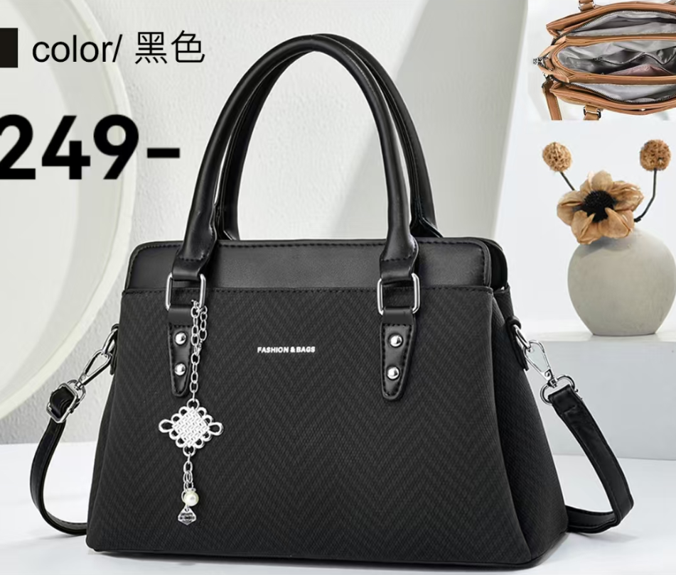 Crossbody bag, a fashionable women's bag for all seasons, a trendy and versatile women's bag, a women's crossbody bag