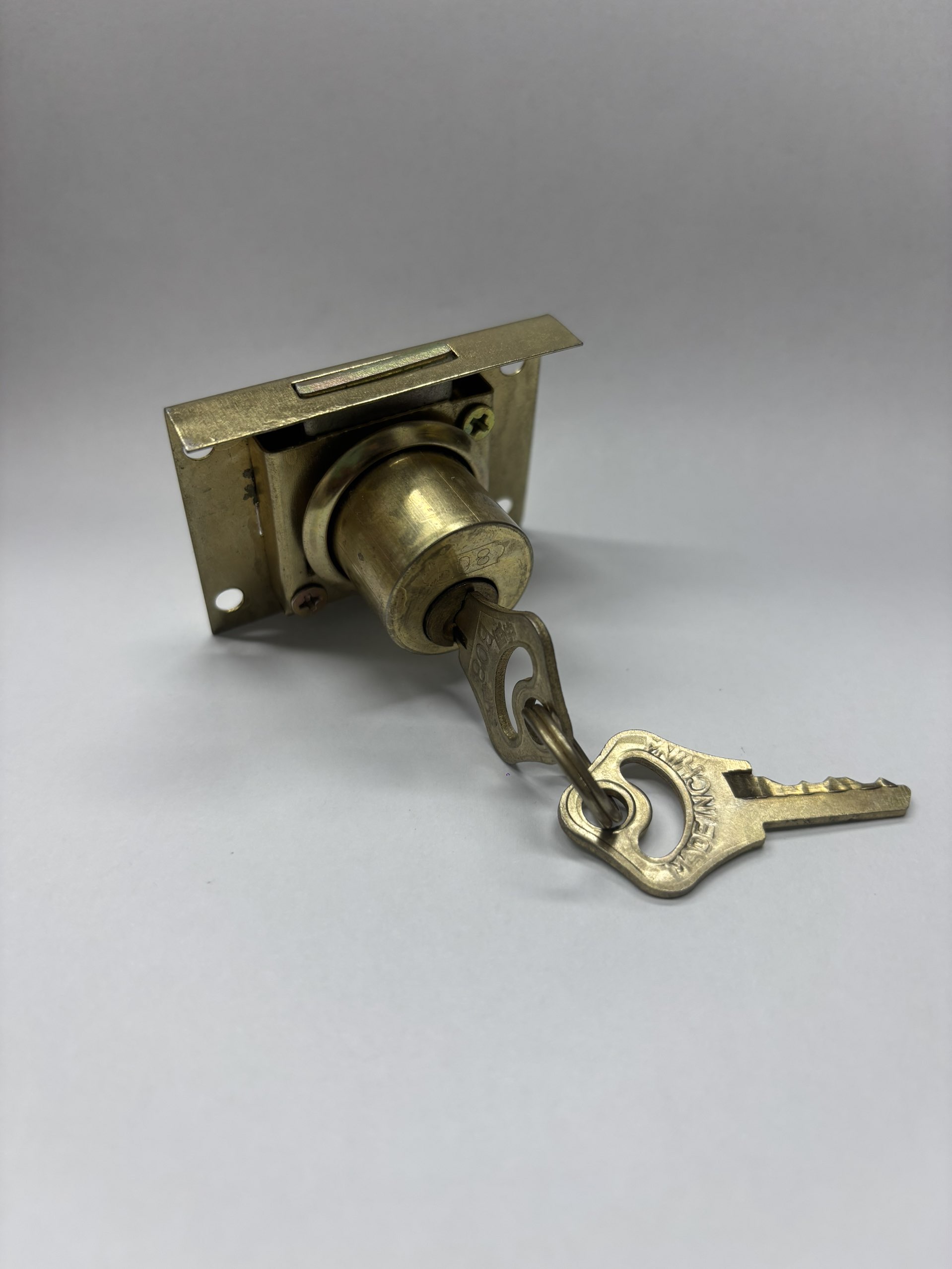 Pujiang Fangyuan Lock Industry offers drawer locks, turntable locks, copper imitation locks, electroplated locks and door locks Item Picture