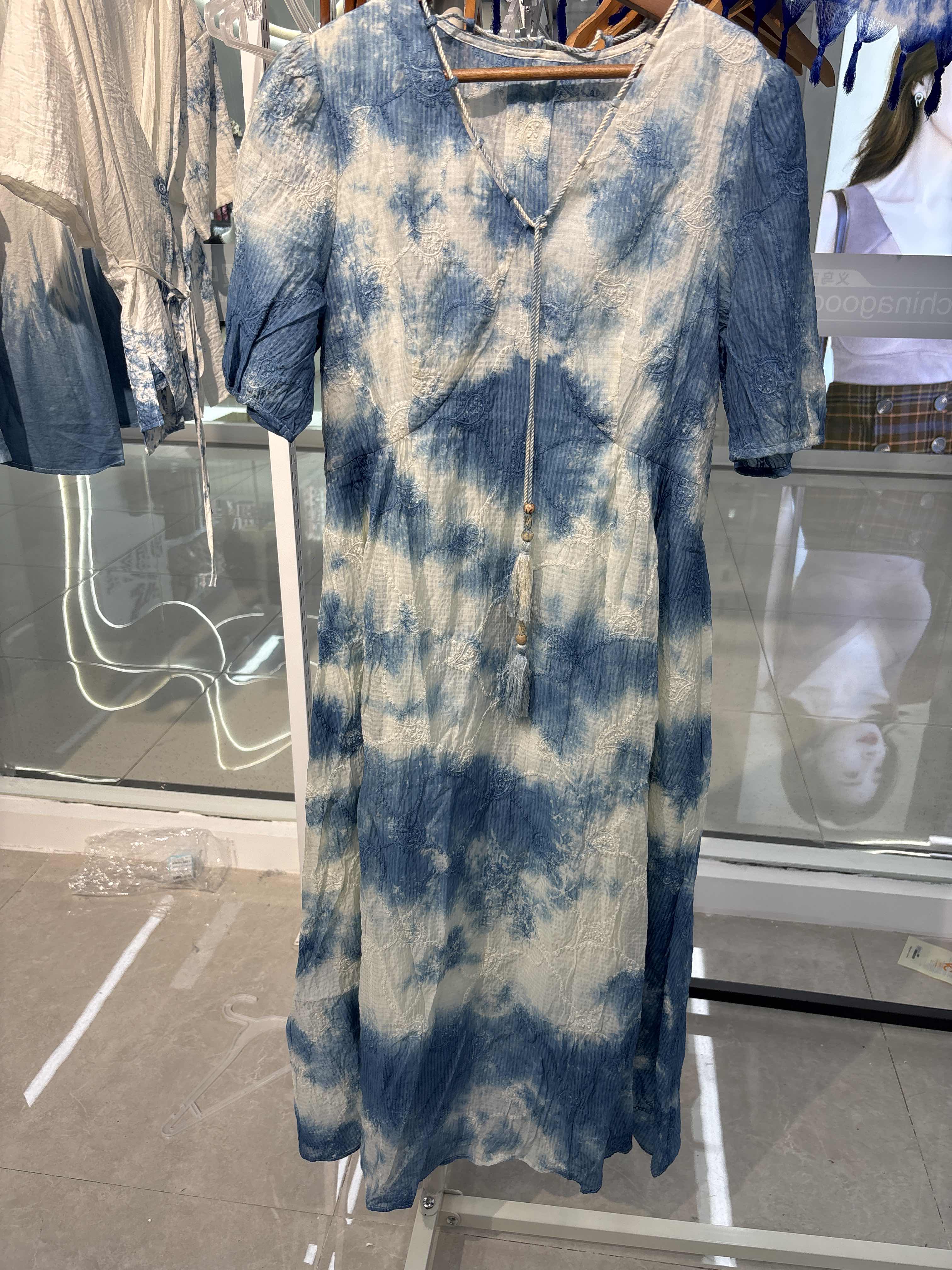 Blue and white tie-dyed long dress, star-printed plush fabric, artificial cotton, Chinese-style tablecloth, grey linen style fabric matching