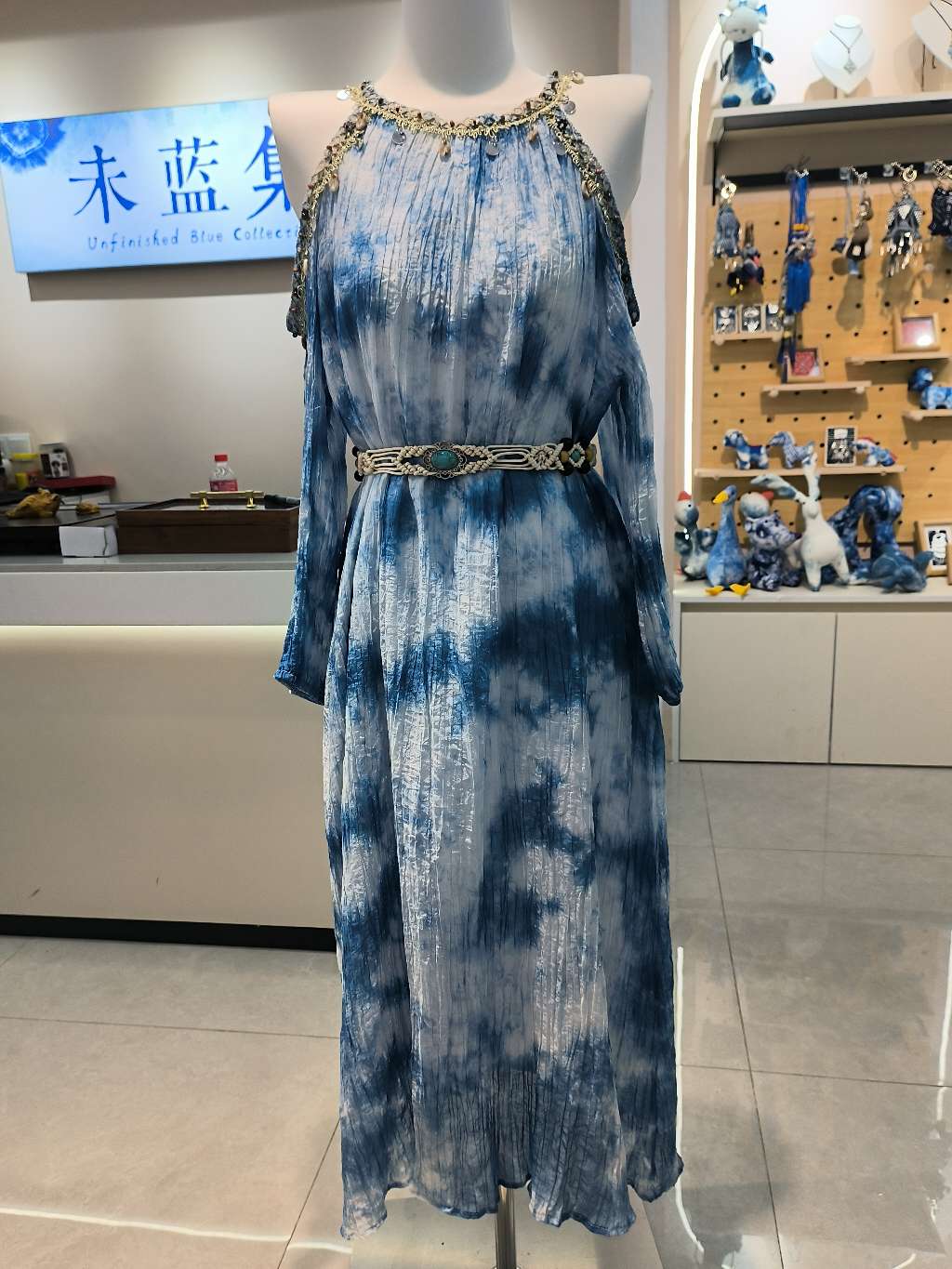 Blue and white tie-dyed long dress, star-printed plush fabric, artificial cotton, Chinese tablecloth, grey linen style decoration