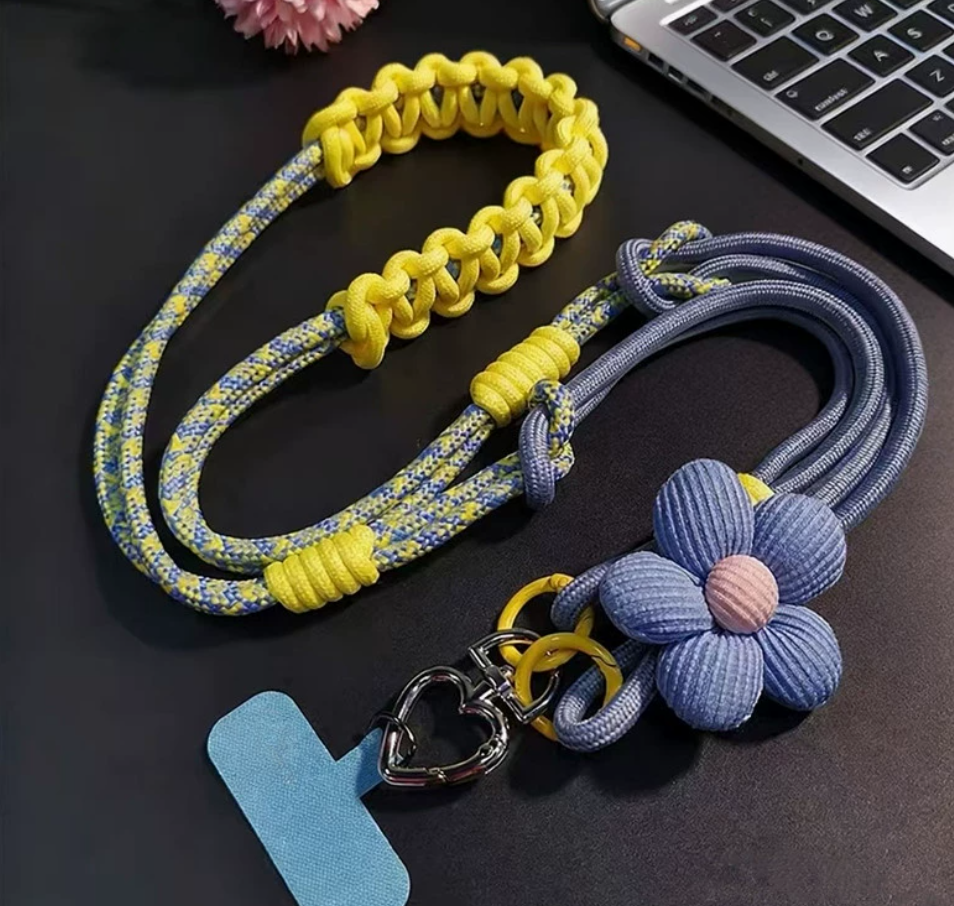 Short and fashionable beaded crystal pendant with flower decoration and metal buckle for mobile phone chain, trendy Specification image
