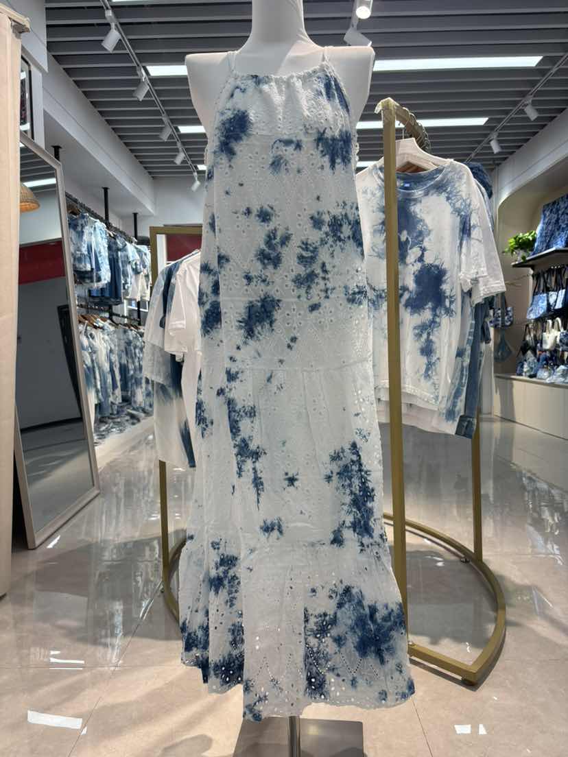 Blue and white tie-dyed cut-out long dress, artificial cotton fabric with star print, plush fabric, Chinese grey linen tablecloth, wax African style
