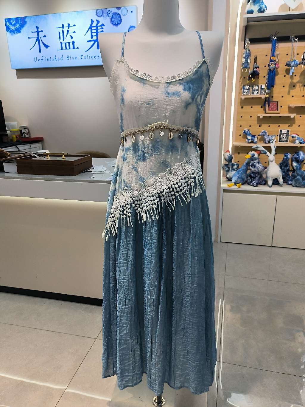 Blue and white tie-dyed long dress, seaside vacation halter dress, women's casual pajamas, summer dress, catwalk display