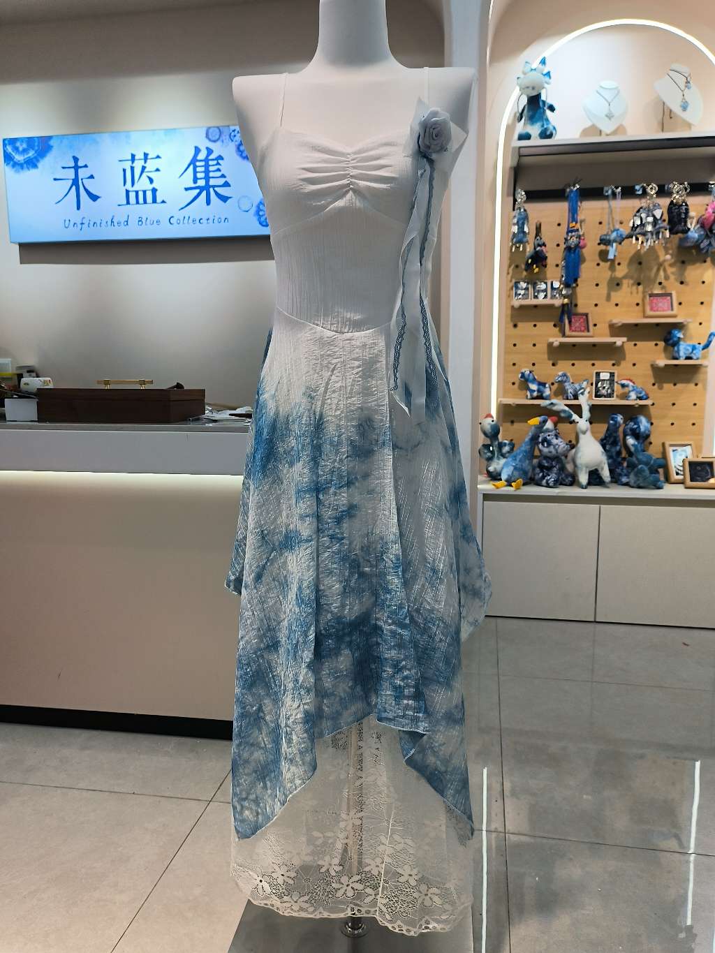 Blue and white tie-dyed halter dress, seaside casual women's pajama dress, summer thin, versatile and comfortable style