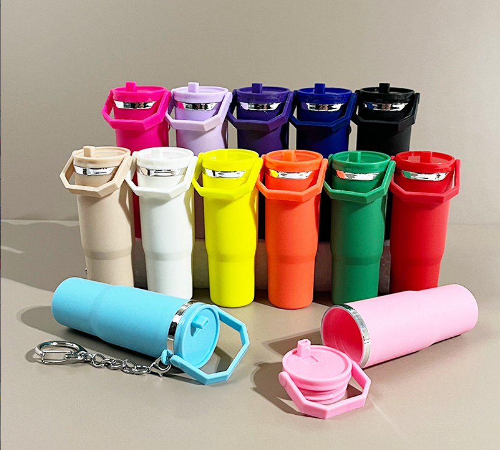 The color of the hand-held cup pendant is random