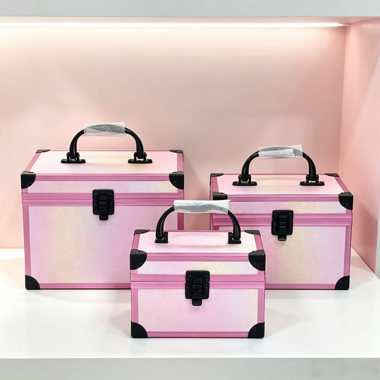 Three-piece set: Iridic pearl pink aluminum frame makeup box, black corner reinforced lock hand-held storage box, pink inner large-capacity beauty box, nail art toolbox, home jewelry storage box, exquisite and portable, Aidihua 070SZ