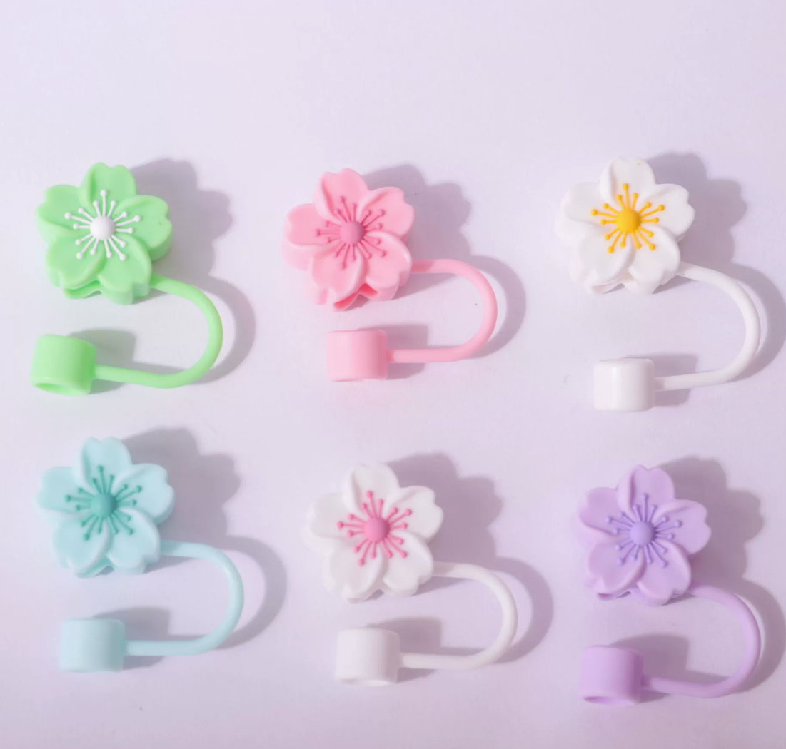 The color of the cherry blossom straw hat is random
