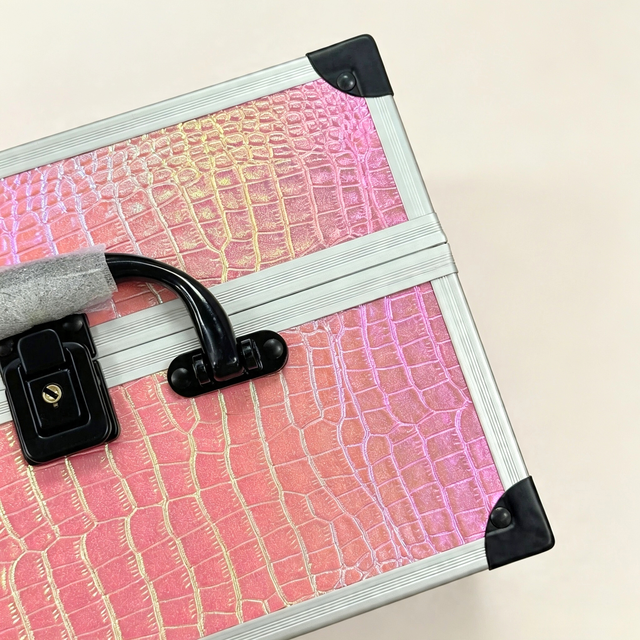 Iridery crocodile pattern aluminum frame makeup box, hand-held double opening tray, large capacity storage box, reinforced corner guard, lock, professional makeup artist toolbox, home makeup and nail art, high appearance level, portable storage box, Adihua 232SP Specification image