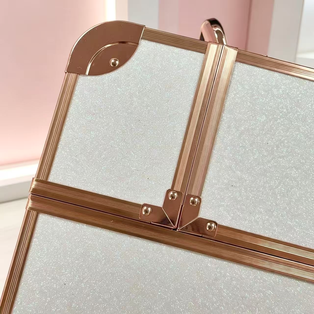 Glitter slim flash oro rosa aleación de aluminio portátil caso de maquillaje caja de almacenamiento de cartón multicapa de gran capacidad caso de maquillaje portátil caja de herramientas de uñas caja de almacenamiento de maquillaje de belleza duradera caja de almacenamiento de cosméticos caseros adiwa 1407XS Specification image
