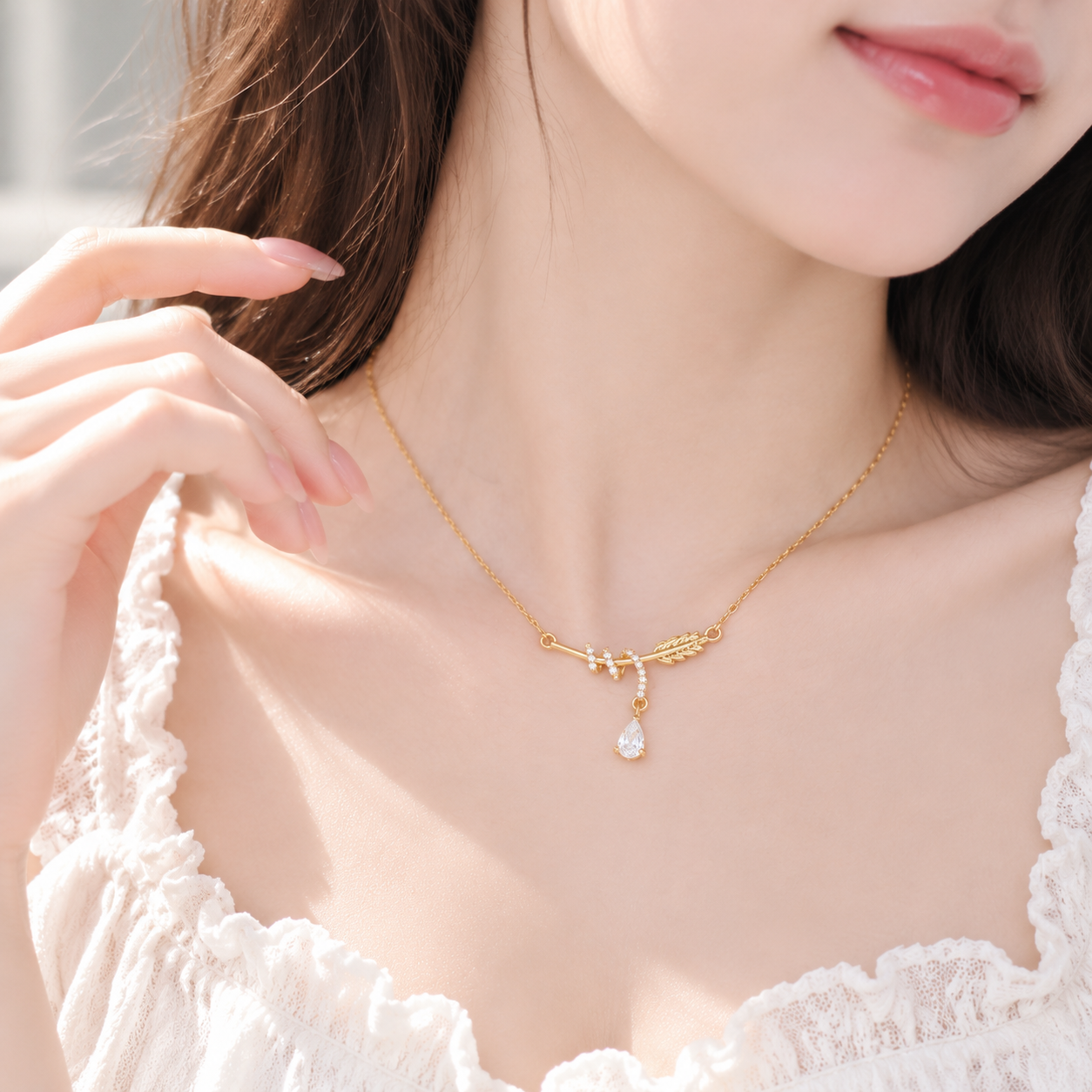 A niche wrapped feather necklace, a light luxury water drop collarbone chain, and a simple golden elegant necklace pic 7