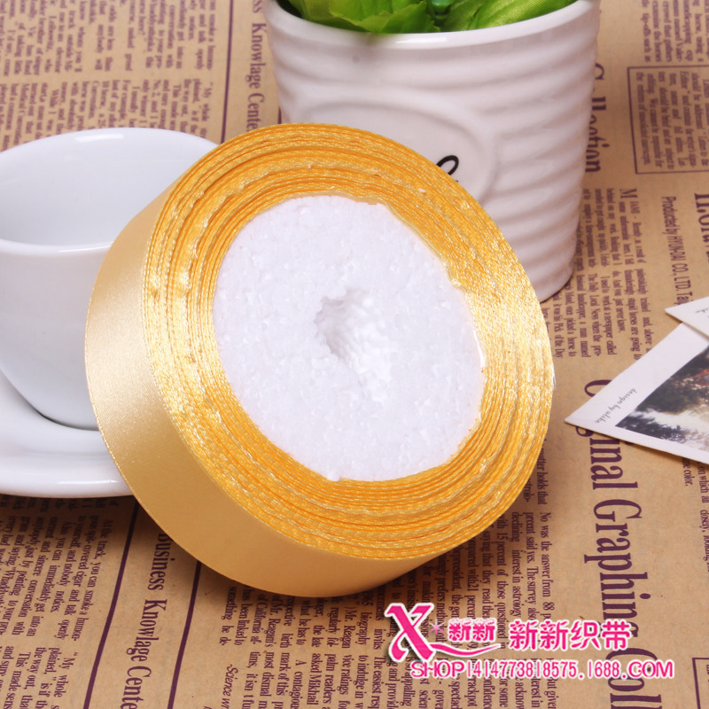 Yiwu quality goods: Colorful ribbons, satin ribbons, polyester webbing, silk ribbons, rolled cakes, gifts, decorations. 2.5cm wide ribbons, approximately 22 meters long -1006/41296 Application Scenario