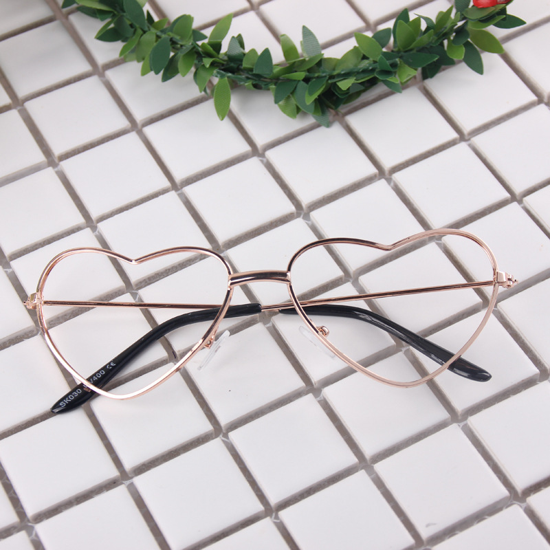 Yiwu's best-selling heart-shaped metal children's glasses SK030, nickel-free electroplated sunglasses for boys and girls, wholesale glasses frame -1004/23075 Application Scenario