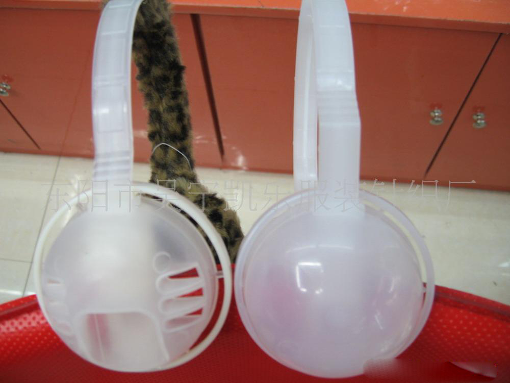 Yiwu good goods supply rabbit hair ear muffs shelf (white ear muffs)-1006/37416