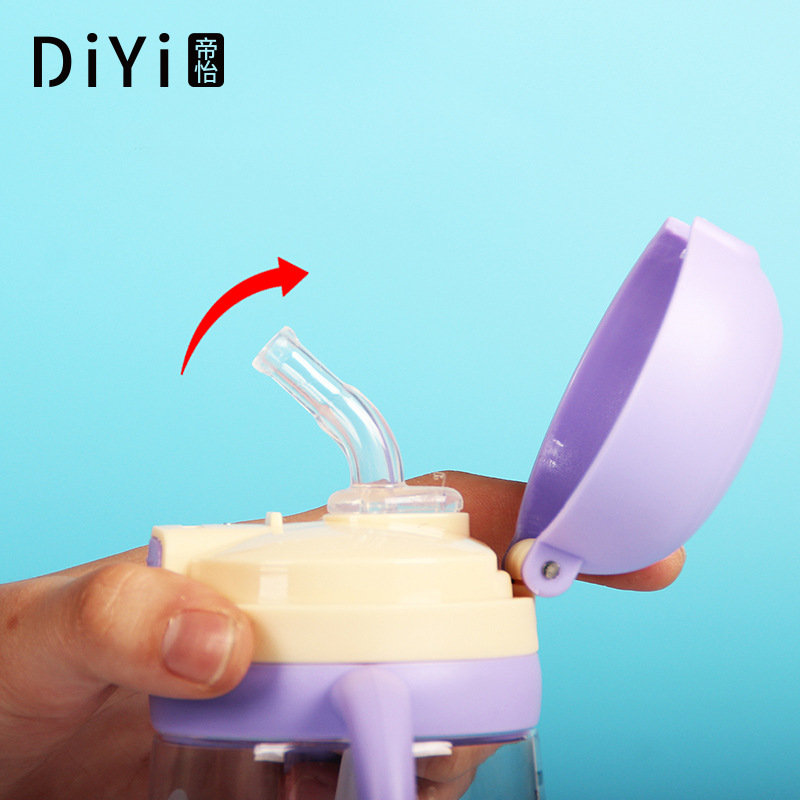 Yiwu Good Goods New Cute Cartoon Children's Straw Cup Environmental Plastic Drop Resistant Leakproof Baby Outdoor Transparent Single-Layer Learning Cup -1006/36591 Application Scenario