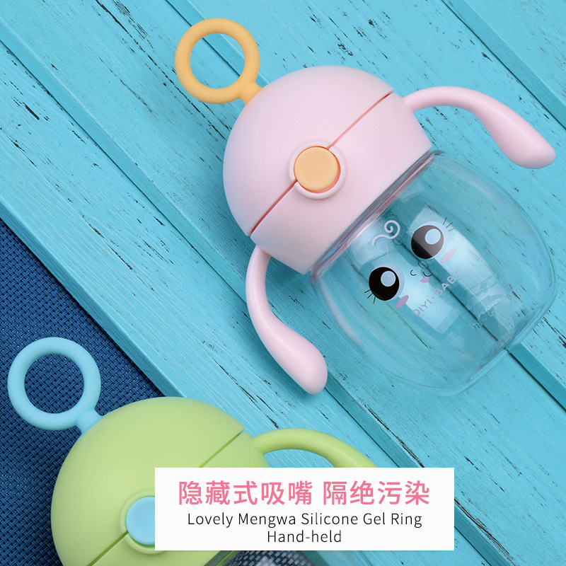 Yiwu Good Goods Cute Expression Tritan Children's Straw Water Cup Baby Safety Material Fall Resistant Strap Handle Portable Drinking Cup -1006/36591 Item Picture