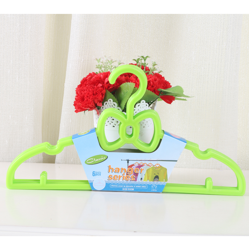 Lt-1021 plastic non-slip clothes hangers for household use
