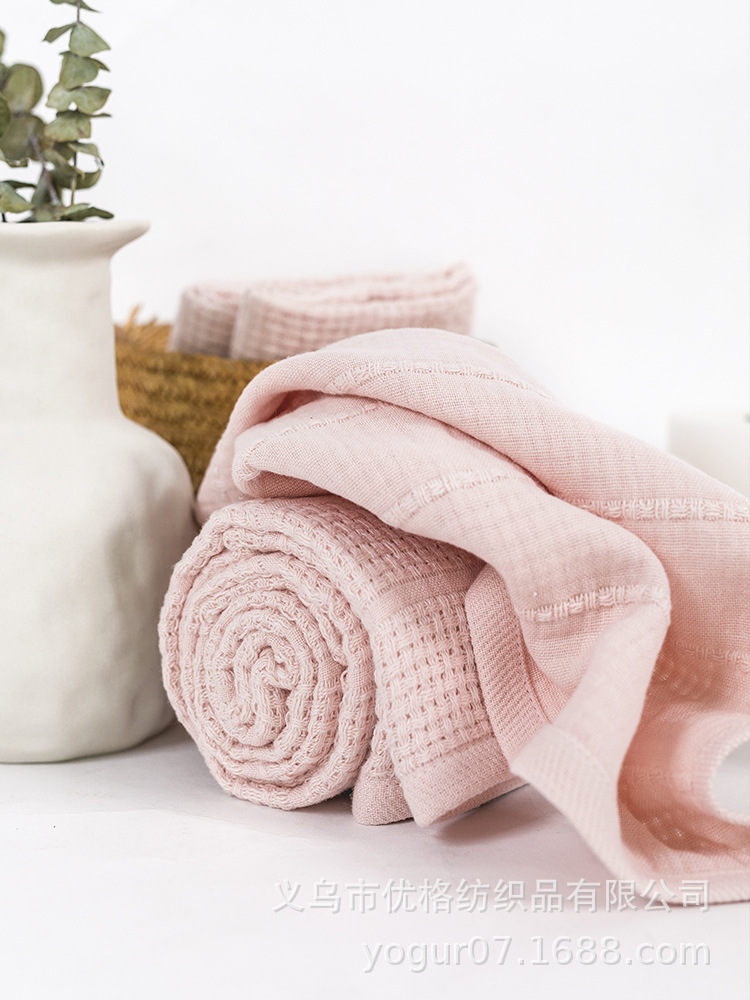 Yiwu quality products Factory direct sales four-color combed cotton nature square towels, bath towels, hotel bath towels wholesale, beach towels -1006/42024 Application Scenario