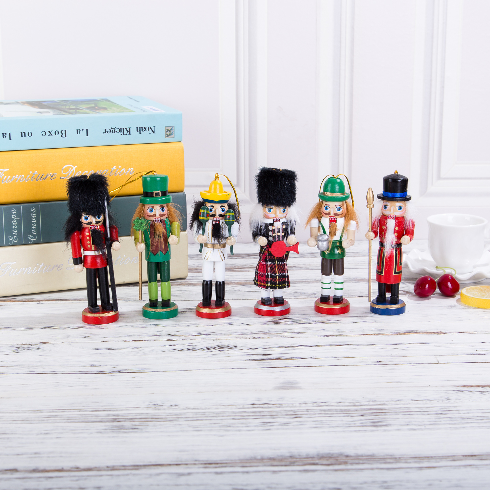 Yiwu quality New wooden handicrafts, cartoon European and American style semi-handmade puppet handicrafts, ornaments, nutcracker decorations wholesale -1001/2203 full figure