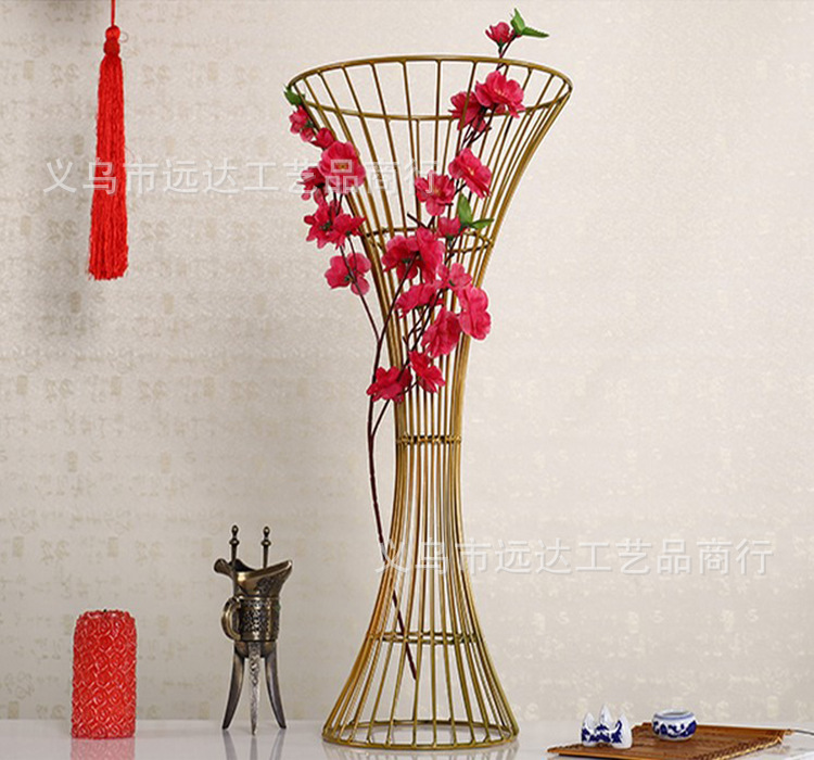 New modern Chinese ironwork hollowed-out vases from Yiwu, decorative items for home and wedding purposes, ironwork flower-arranging vases -1001/9248