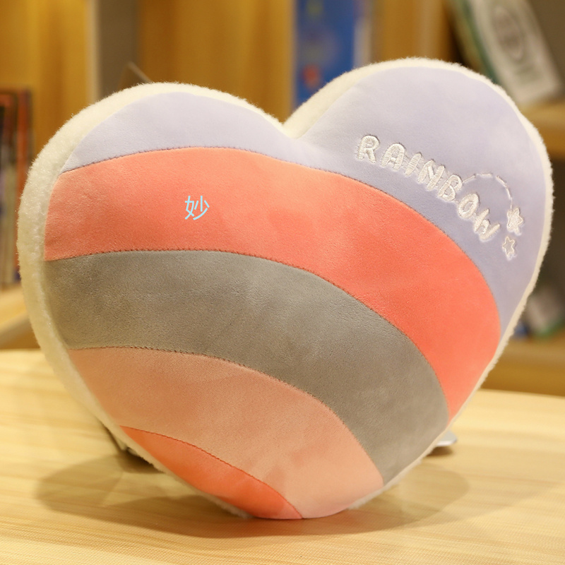 Star-shaped cushions, backrests and seat cushions are multi-functional, comfortable, cute and heart-shaped purple