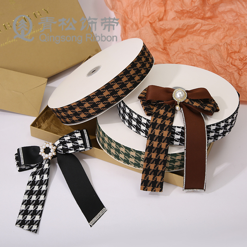 Green pine ribbons, autumn and winter retro checkered woven ribbons, bows, ribbon cards, DIY through woven ribbons, children's hair accessories, diy pendants, gift packaging, clothing materials, clothing accessories, lace, flower packaging, ribbon cakes, gift boxes, binding straps
