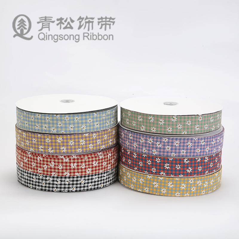 Pine ribbons, small daisies, woven ribbons, bows, ribbon cards, DIY through woven ribbons, children's hair accessories, diy pendants, gift packaging, clothing materials, clothing accessories, lace, fresh flower packaging, ribbon cakes, gift boxes, binding straps Application Scenario